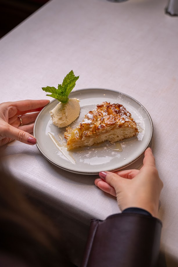 Almond tart with cream